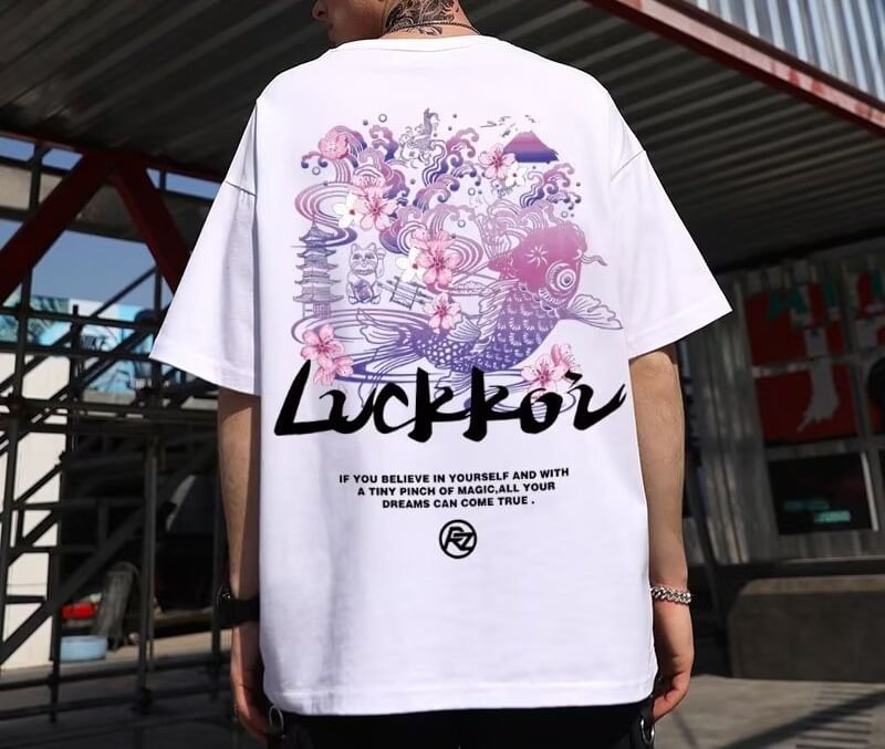 Cowpow - T-shirt met korte mouwen, ronde hals en bloemenprint met koi-letters