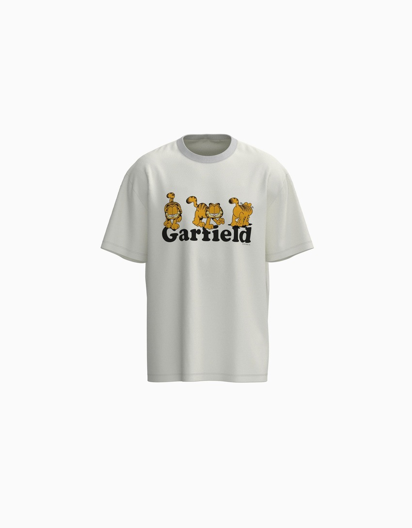 Camiseta de manga curta com estampa do Garfield e modelagem quadrada.