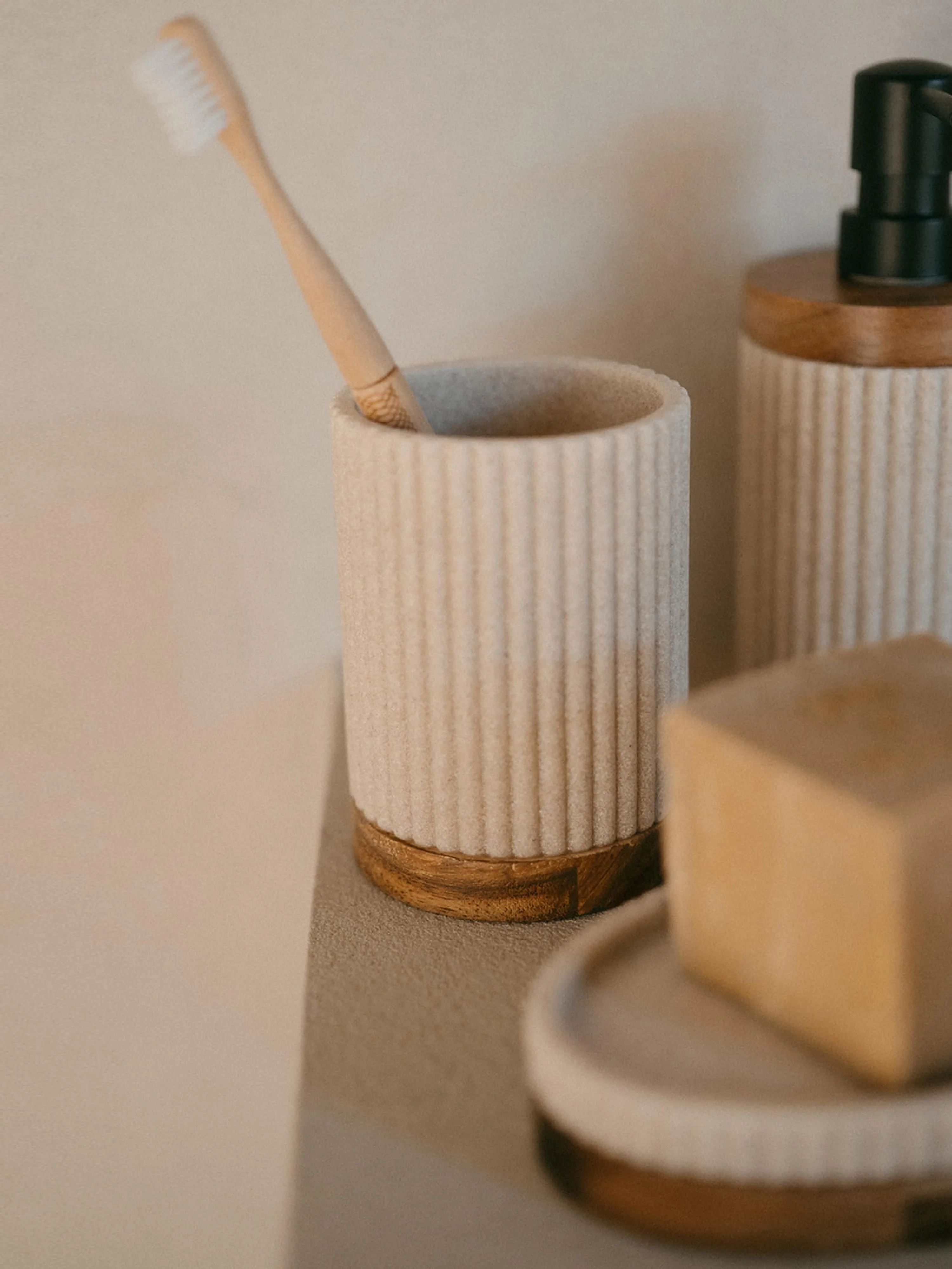 Tandenborstelbeker Laura met houten decoratie