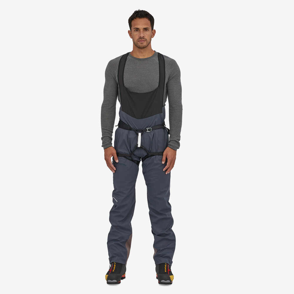 Herren-Trägerhose mit zwei Blickwinkeln