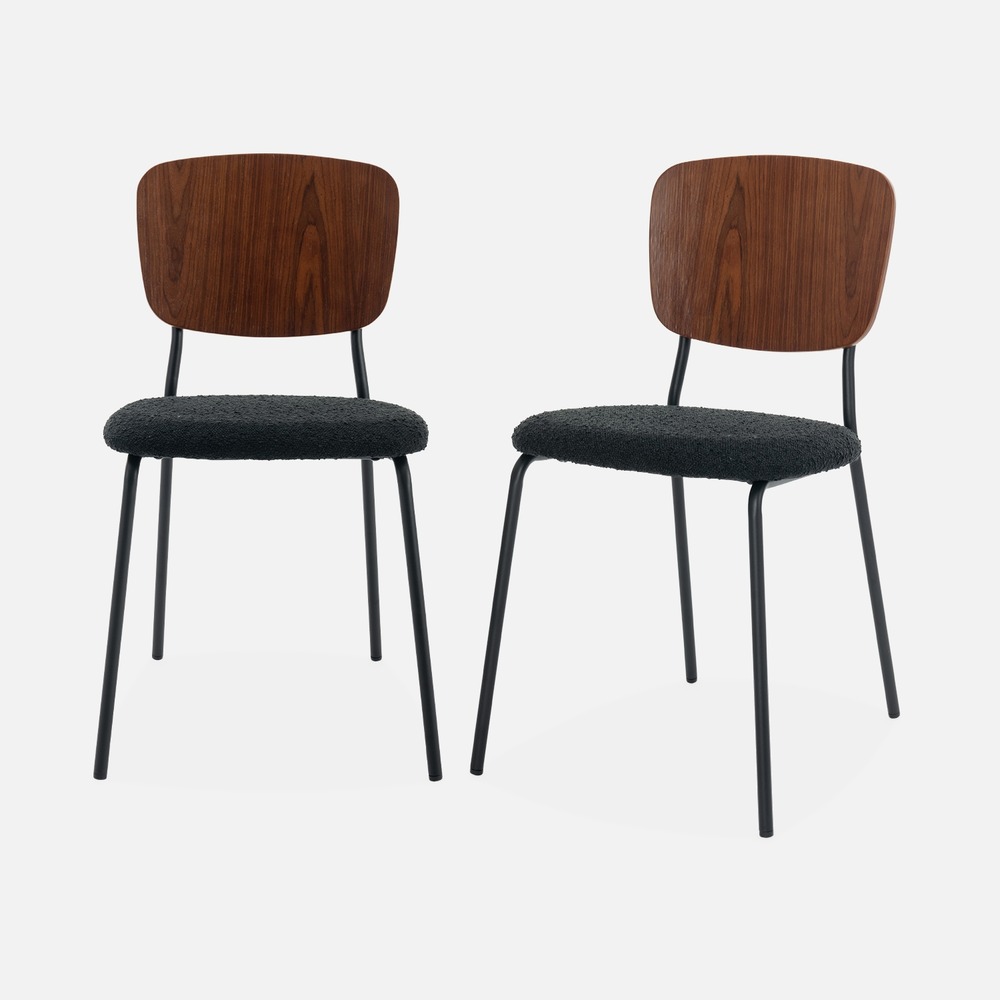 Lot de 2 chaises assise bouclette texturée noire. Dossier bois de peuplier courbé. Pieds en métal noir mat