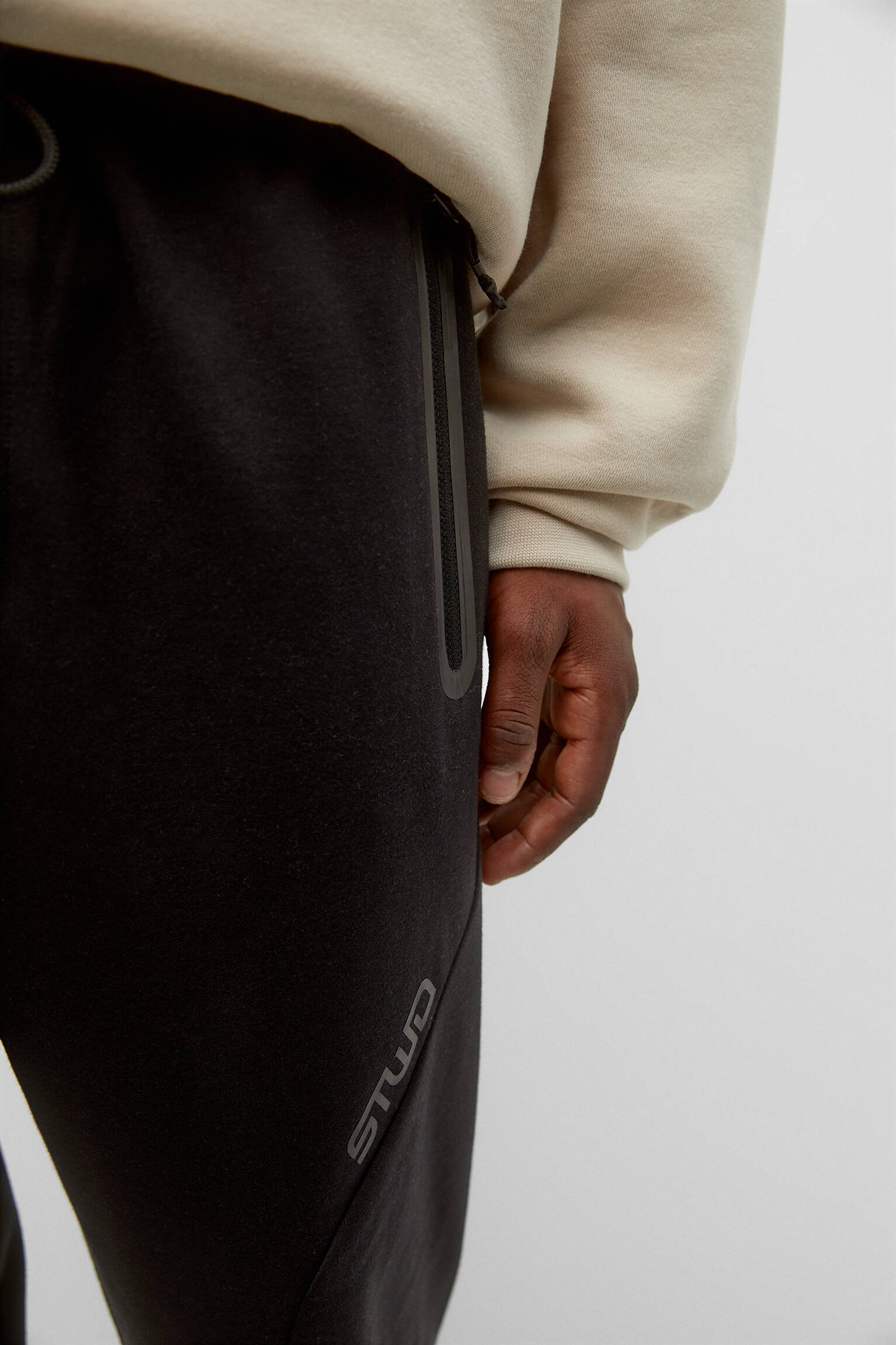 Calça Jogger STWD com Zíperes - Preta