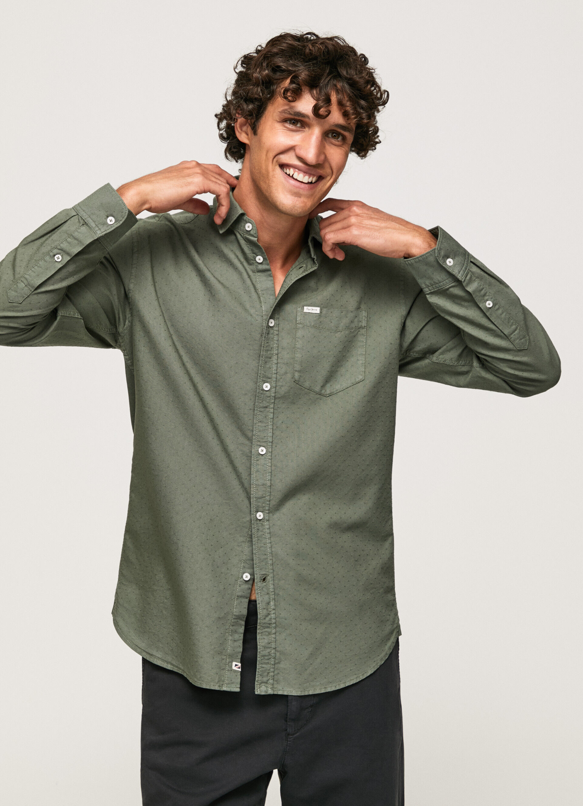 CAMISA DOBBY DE CORTE REGULAR - verde-esmeralda