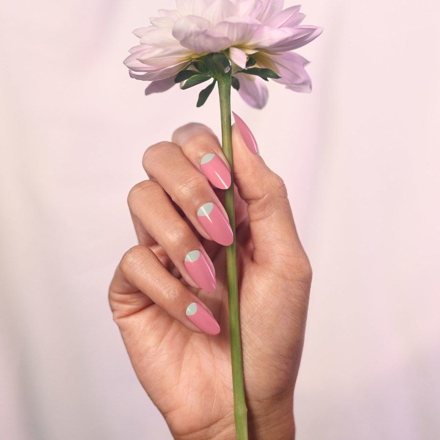 CND VINYLUX Long Wear Polish Kiss From A Rose #349 15ml