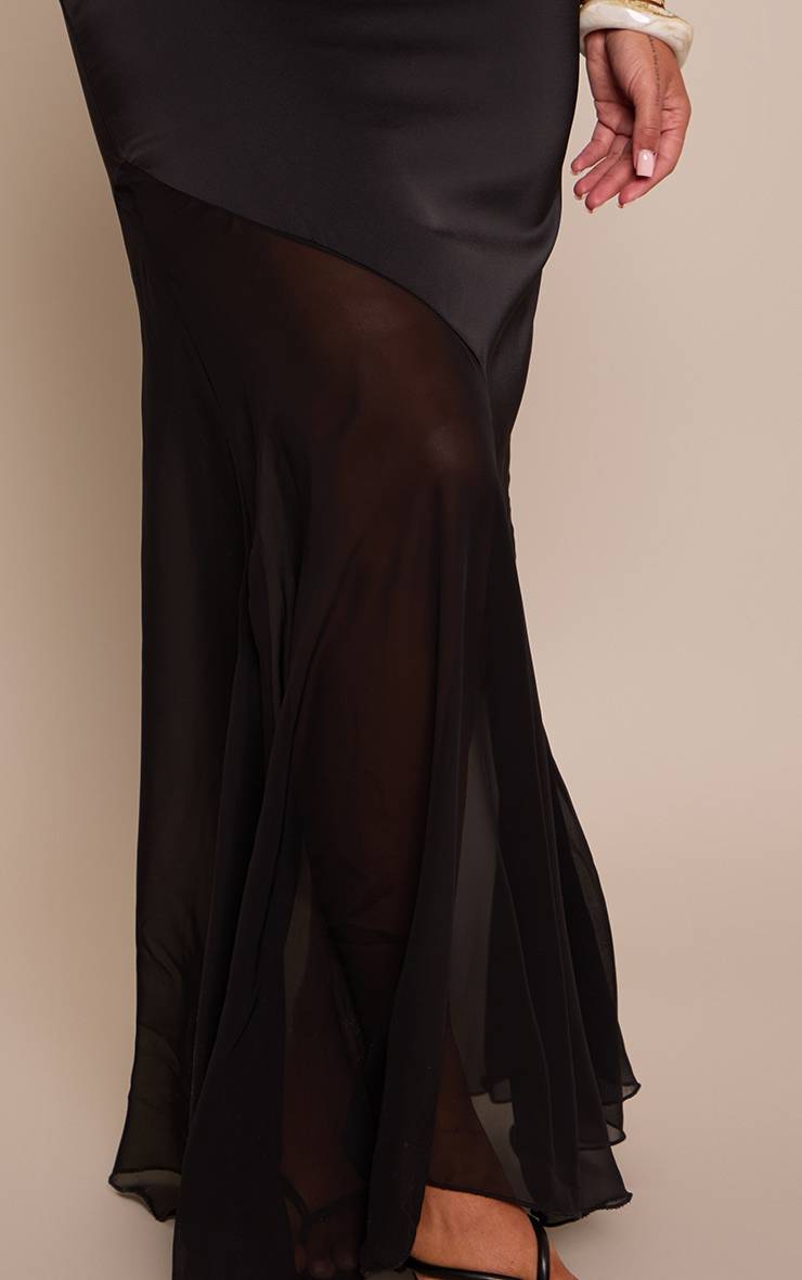 Noir Robe Longue En Satin Avec Empiècements En Résille Et Dos Noué