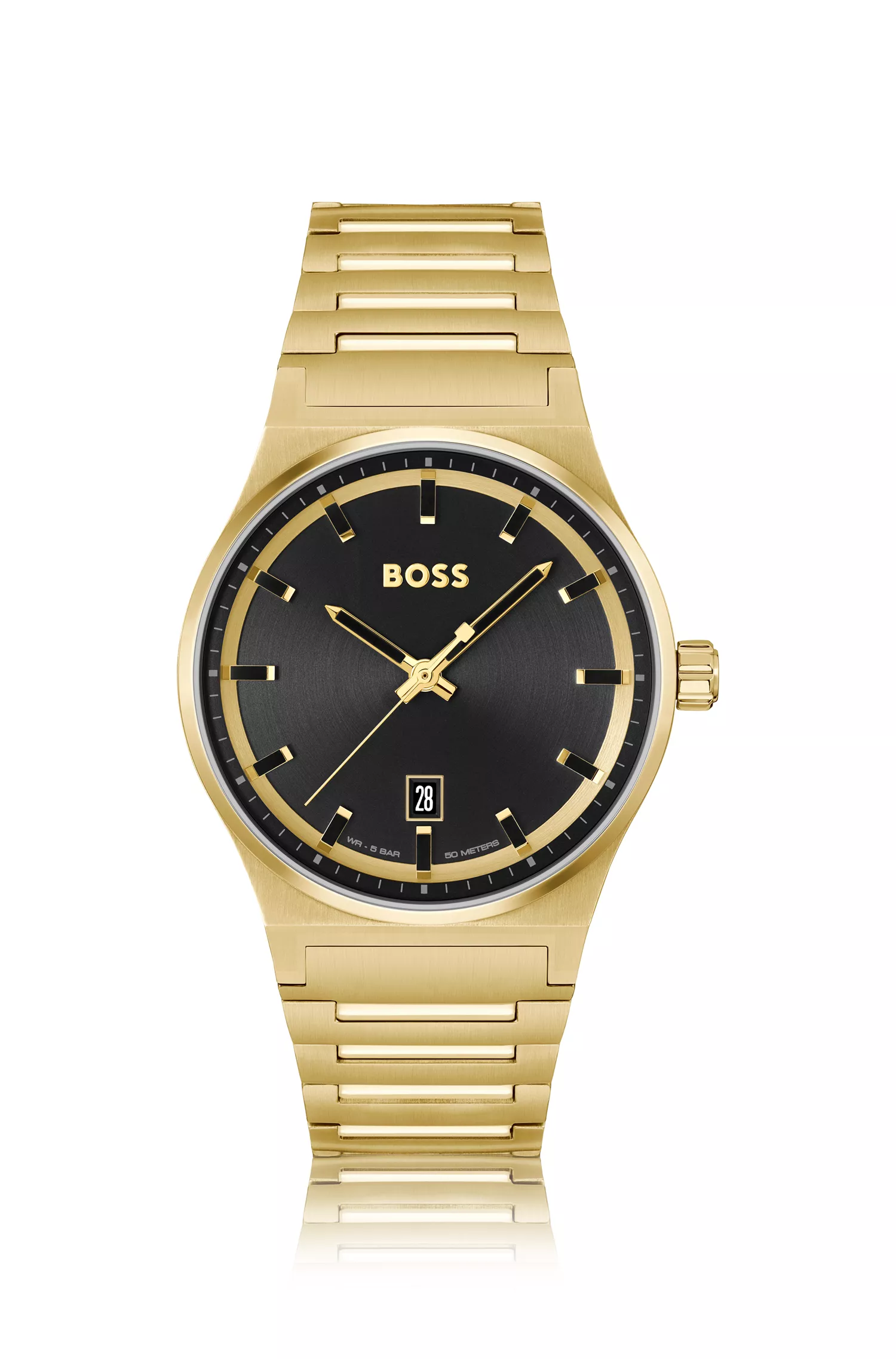 Relógio BOSS com mostrador preto e pulseira de elos dourados.