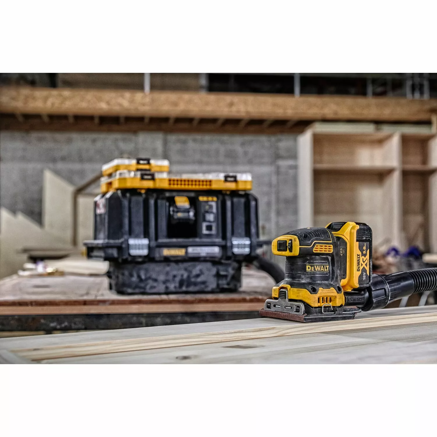 DeWALT DCW200P2 18V Li-ion XR Accu Vlakschuurmachine set (2x 5.0Ah) in TSTAK koffer