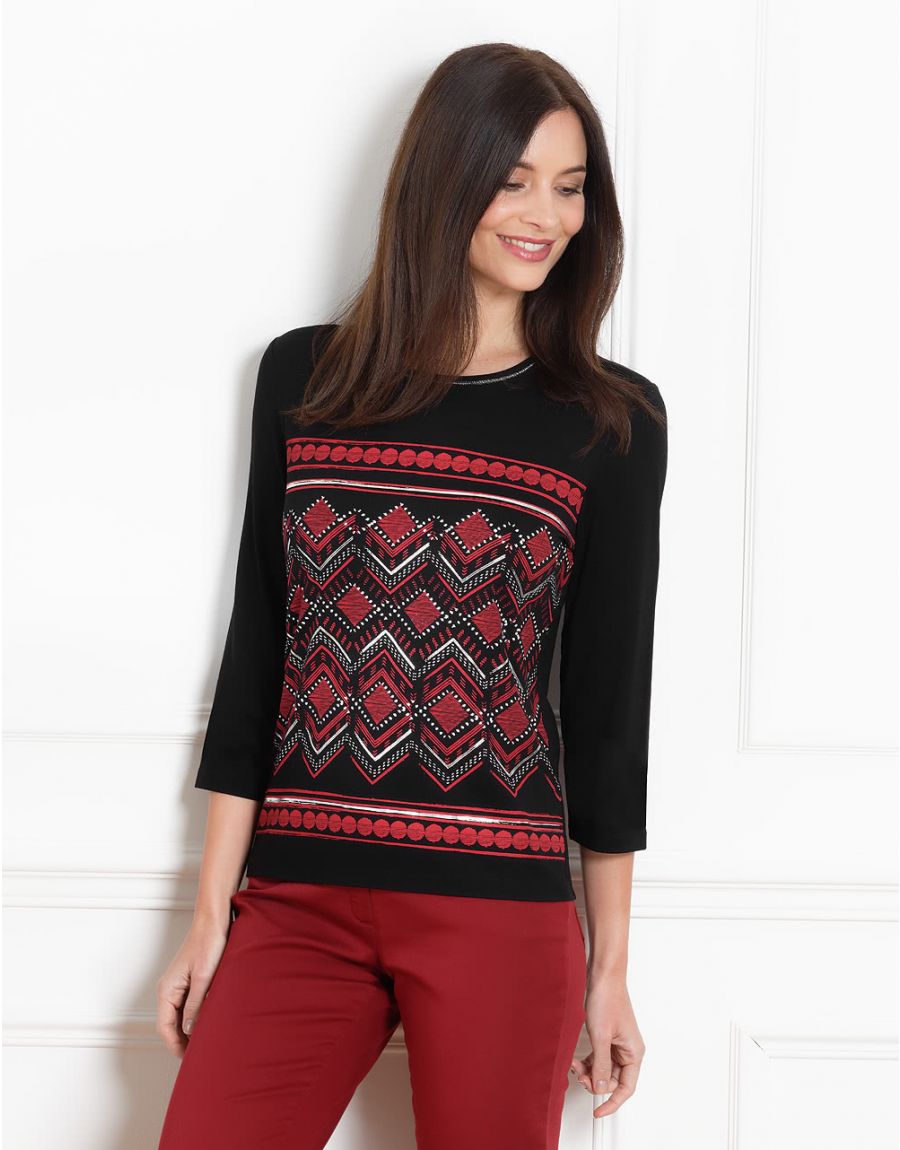 T-shirt noir et bordeaux