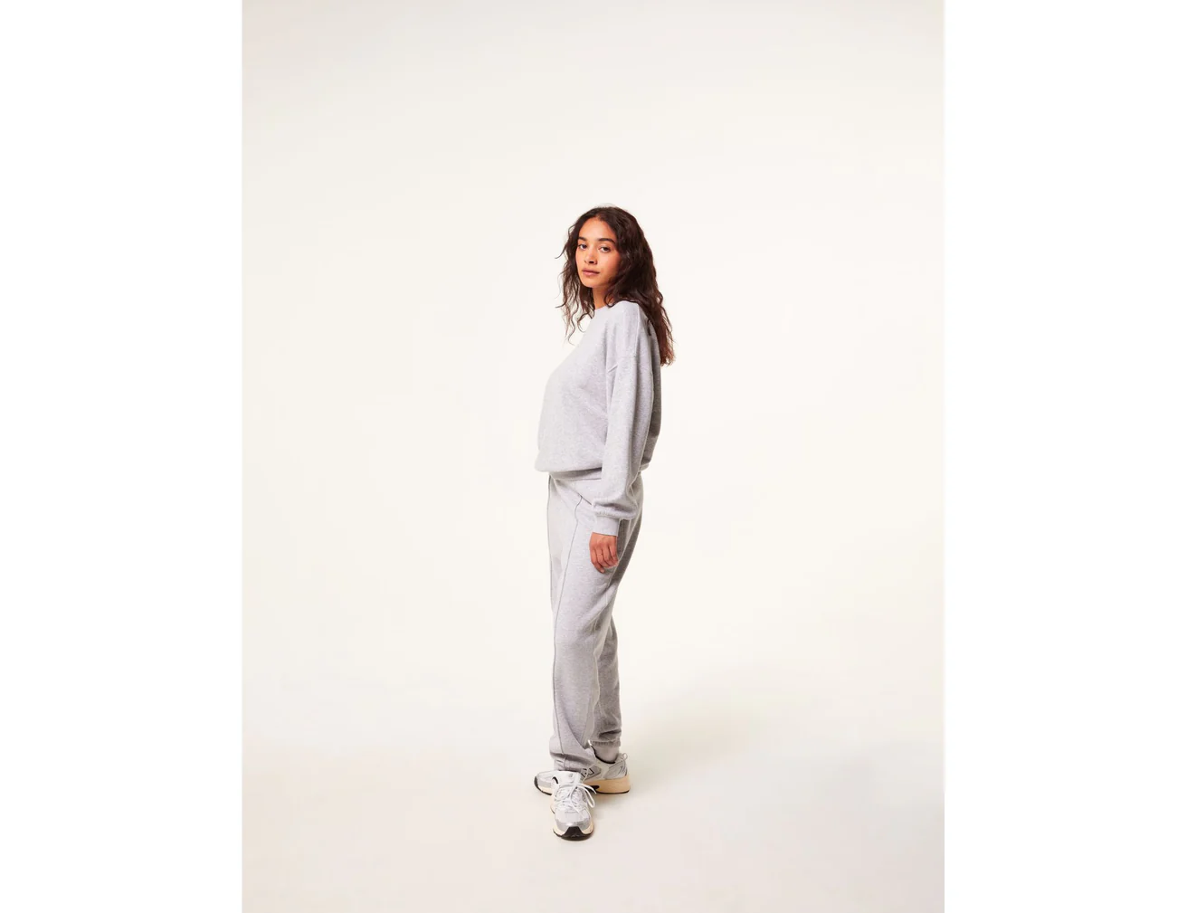 Jogging gris coutures apparentes