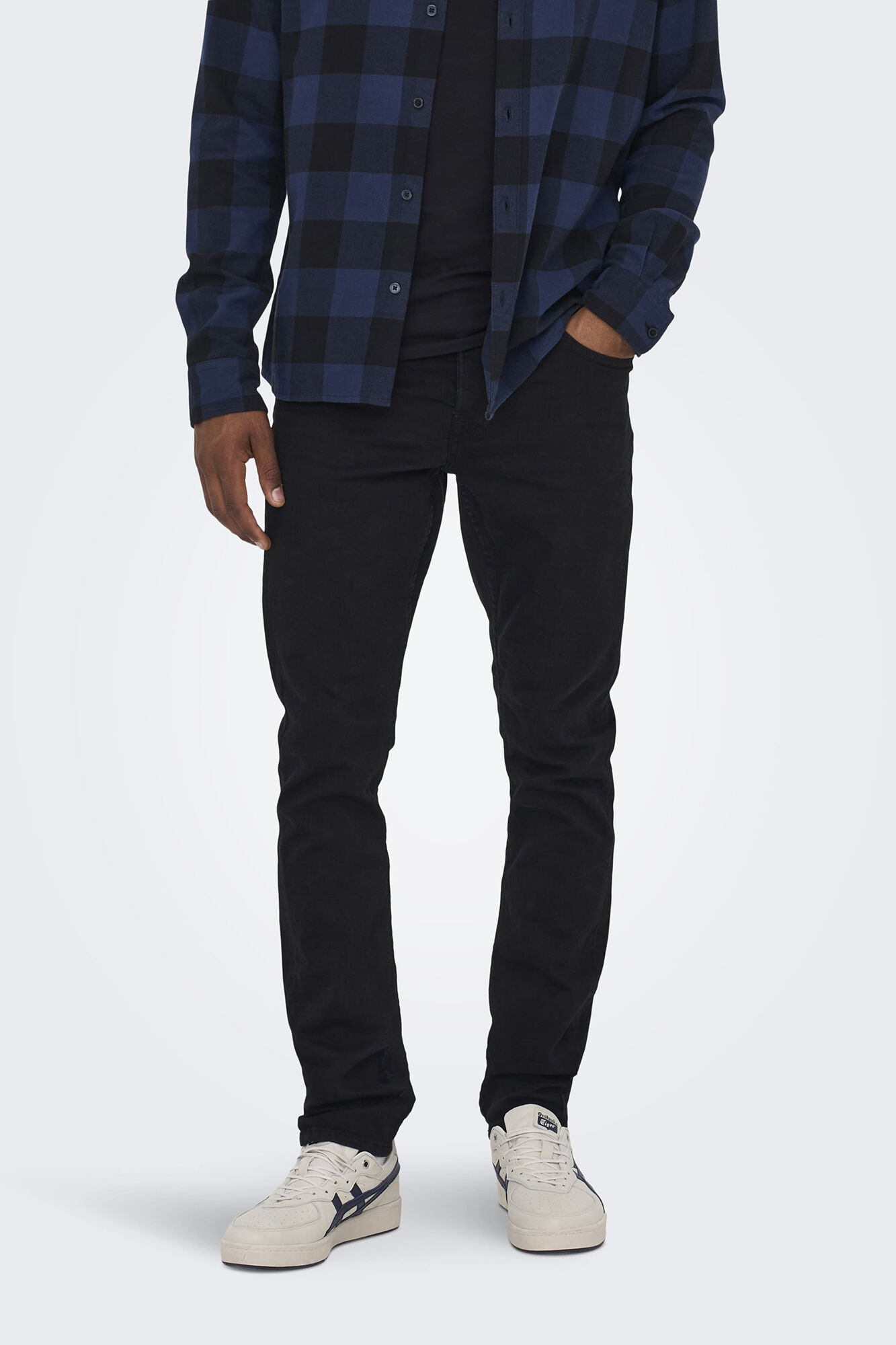 calça jeans de corte justo