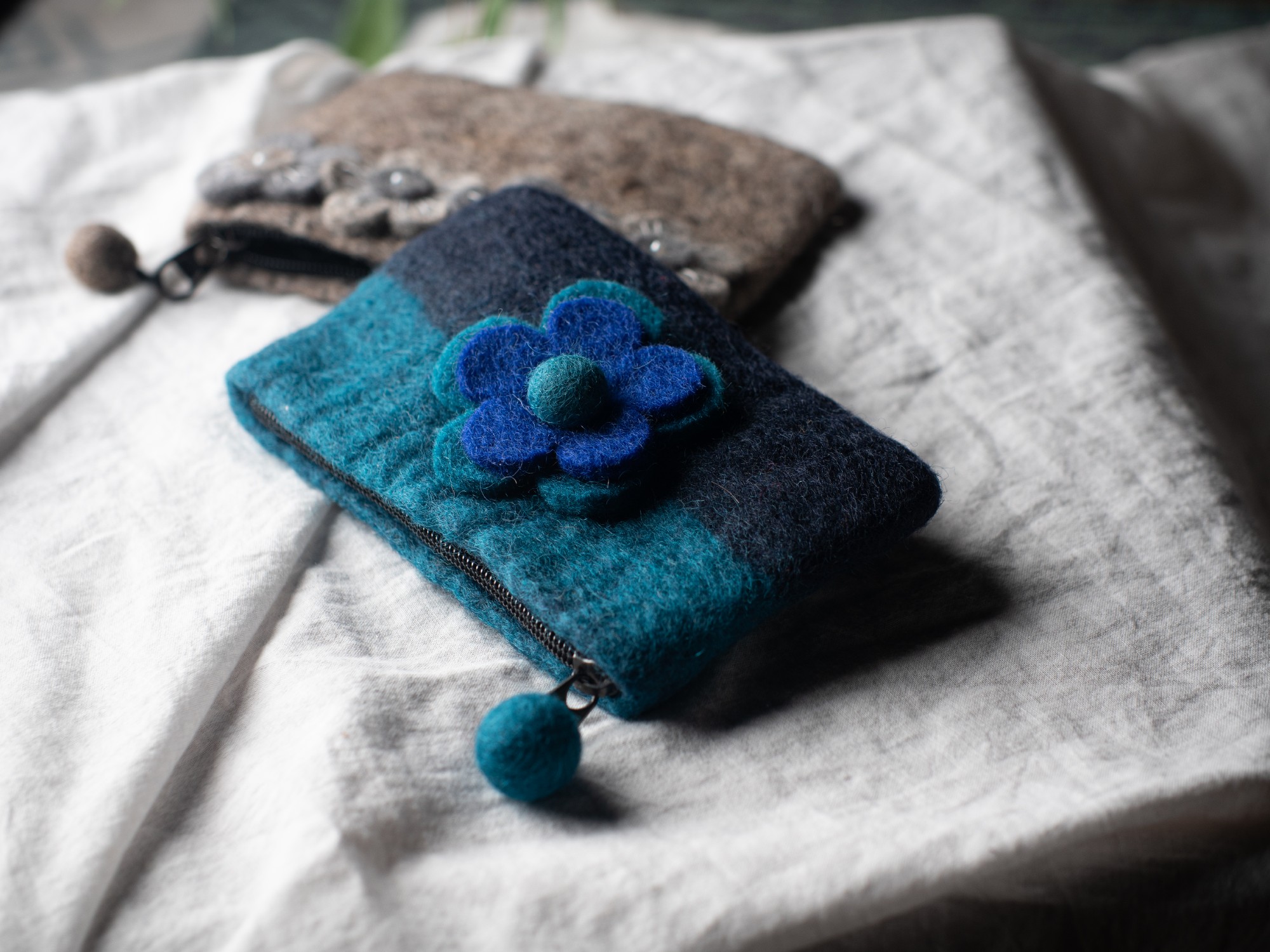 Filz-Etui 'Blume', blau, B 16 cm, H 10 cm günstig bestellen