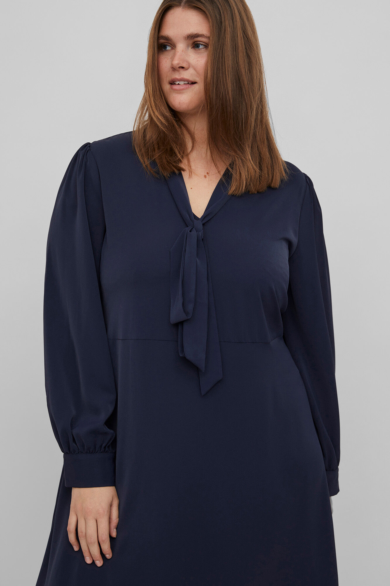 Vestido lazada de Evoked by Vila - Azul marino