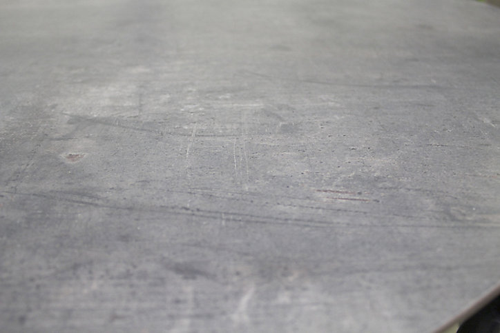 Table de jardin Pilat en aluminium coloris gris anthracite Ø.129 x H.75 cm