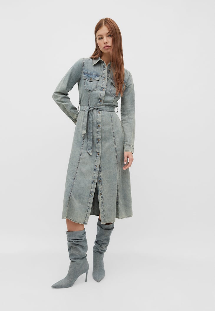 Vestido camisa midi em jeans