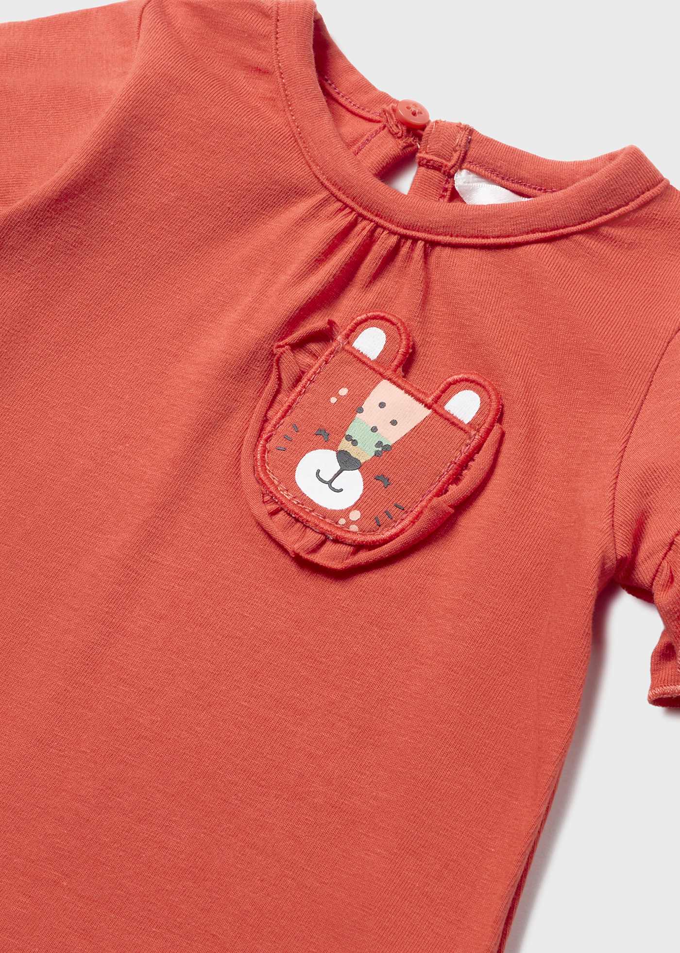 Conjunto de 2 camisetas feitas com algodão sustentável para recém-nascidos.