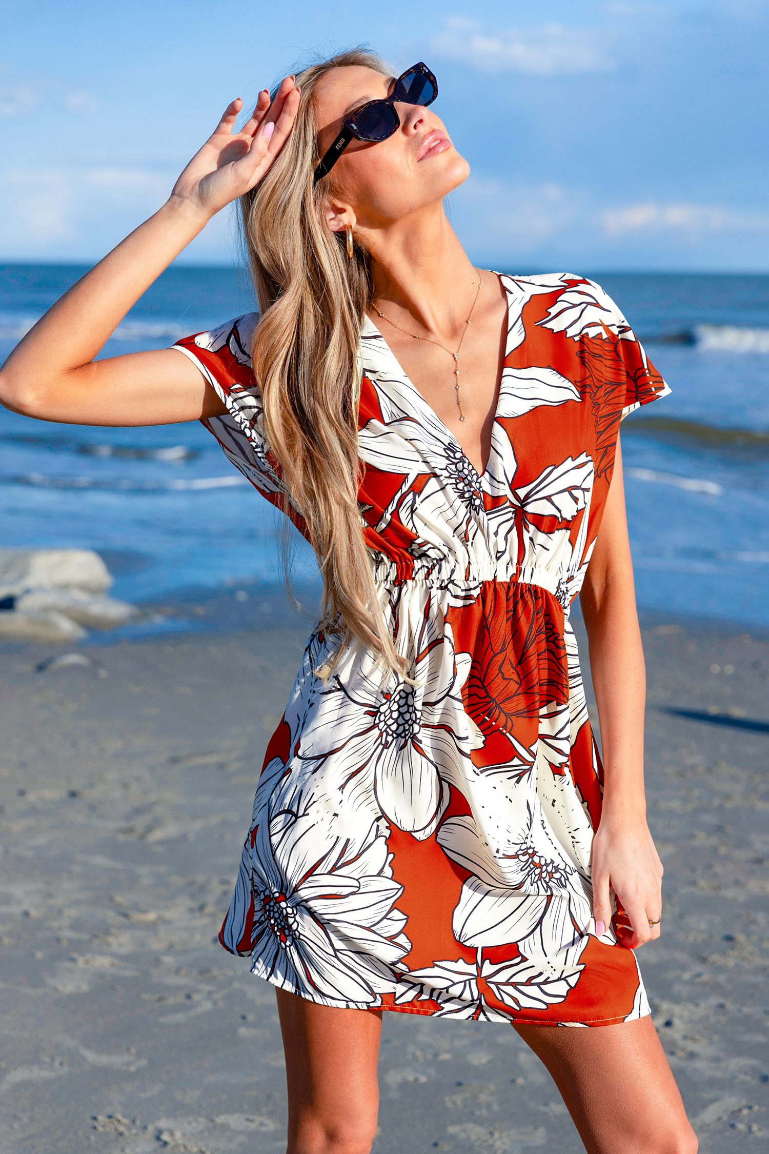 Rouge mini avec manches dolman et fleurs larges rouge