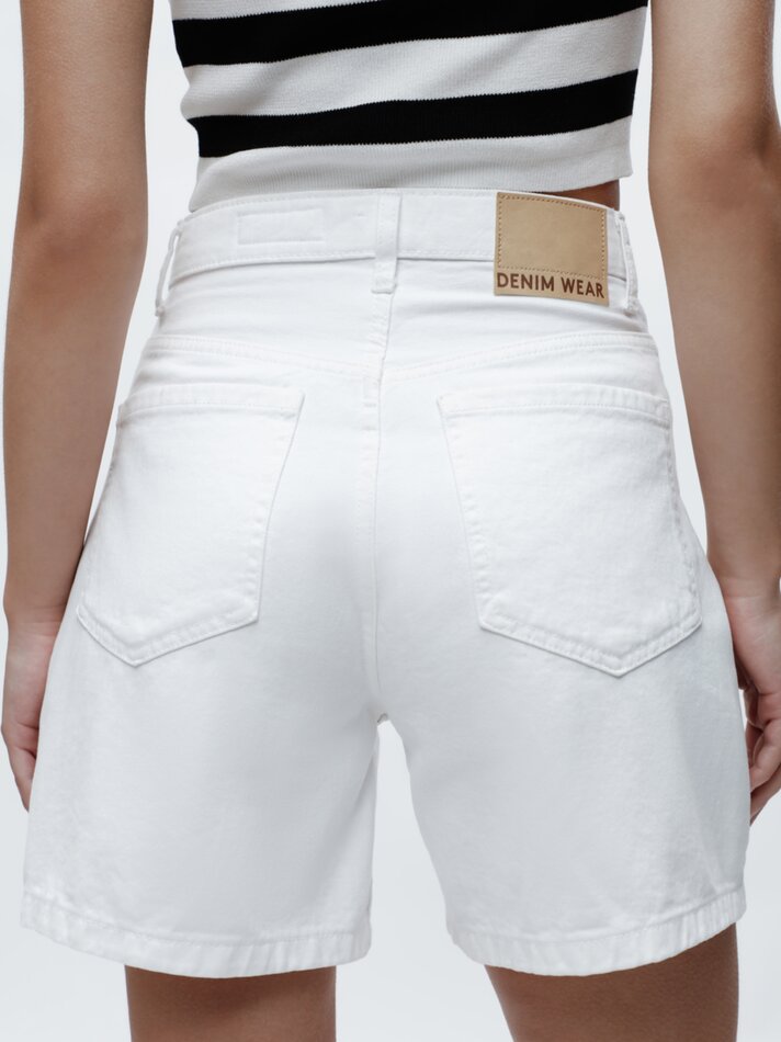 Bermuda jeans estilo Mom - Branca
