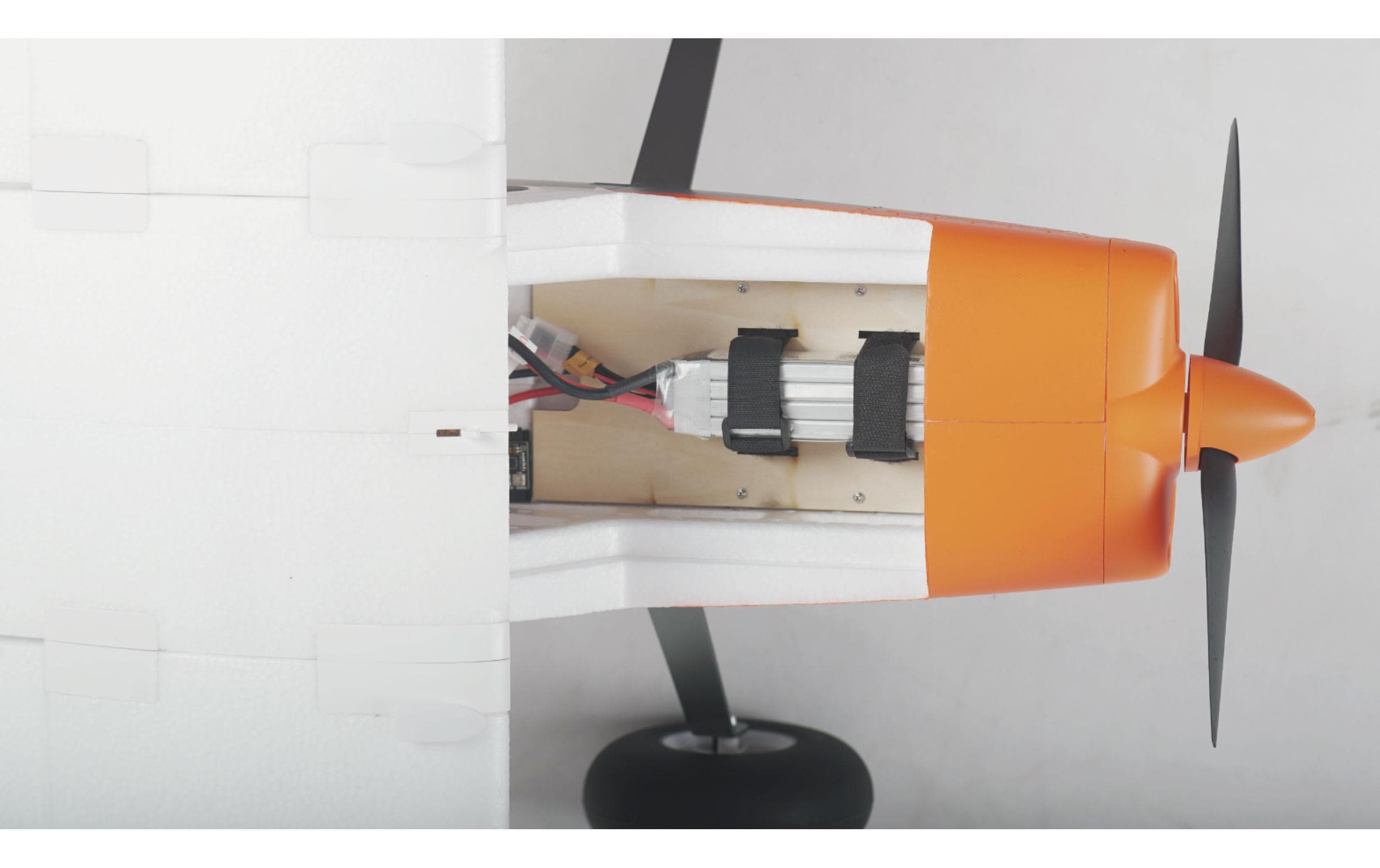 Motorflugzeug Tasman 1500 mm STOL Trainer PNP<br>AMXPlanes Tasman Trainer Modell mit Buschräder