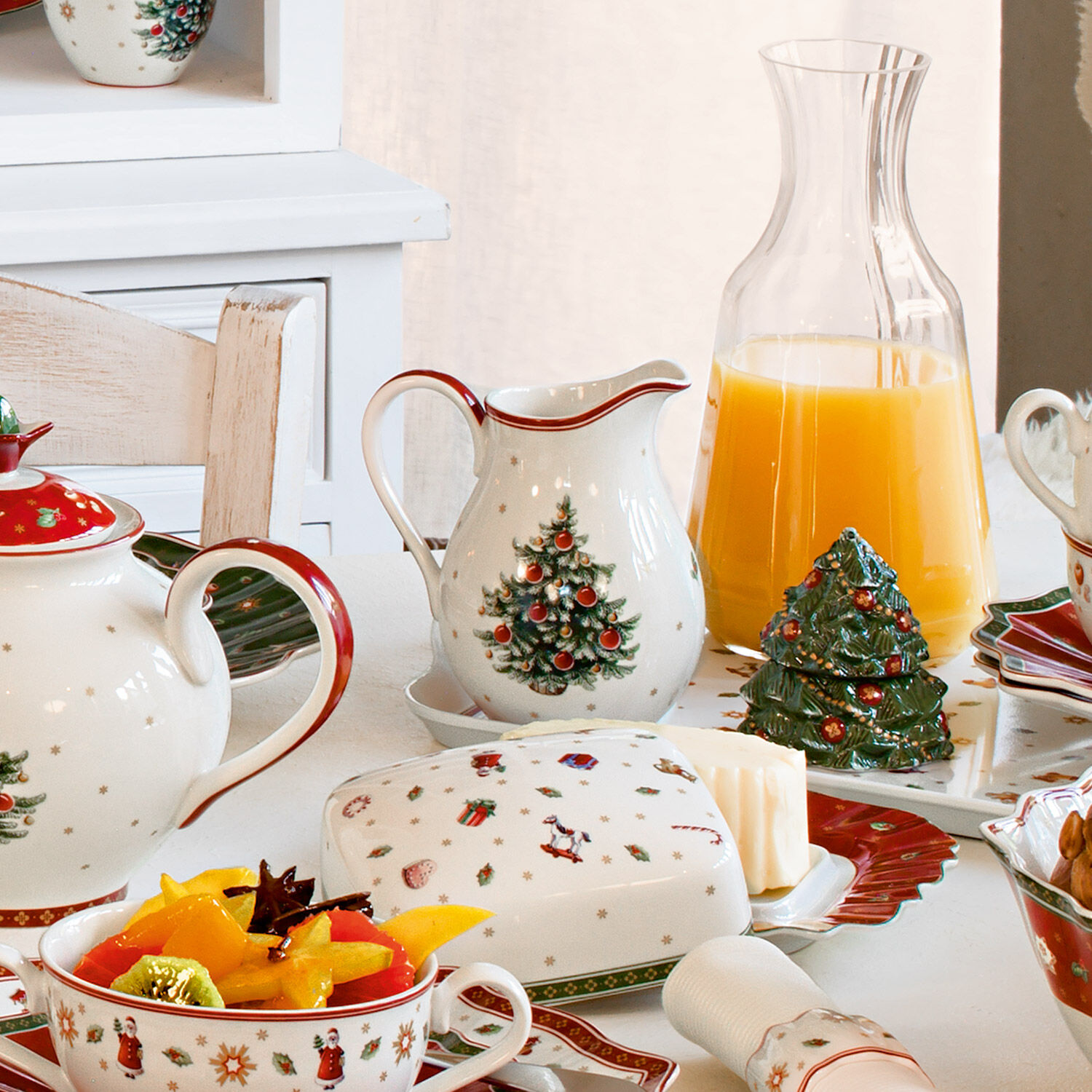 Toy's Delight Creamer Red, 17 oz, Premium Porcelain