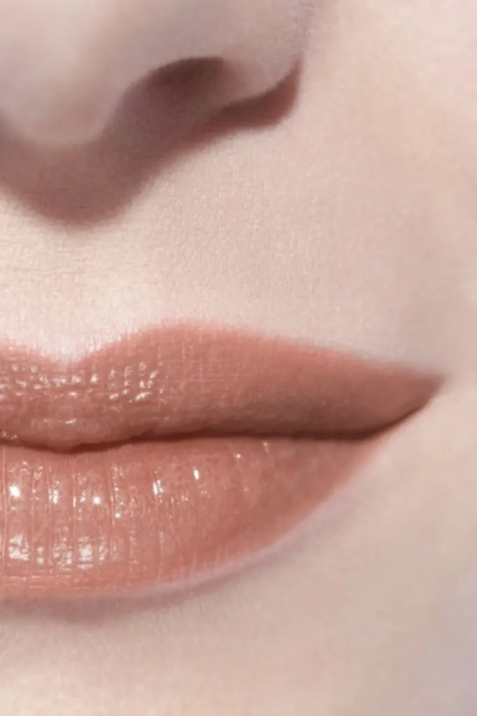 CHANEL - ROUGE COCO FLASH LA COULEUR, LA BRILLANCE, L'INTENSITÉ EN UN ÉCLAIR- Rouge à lèvres