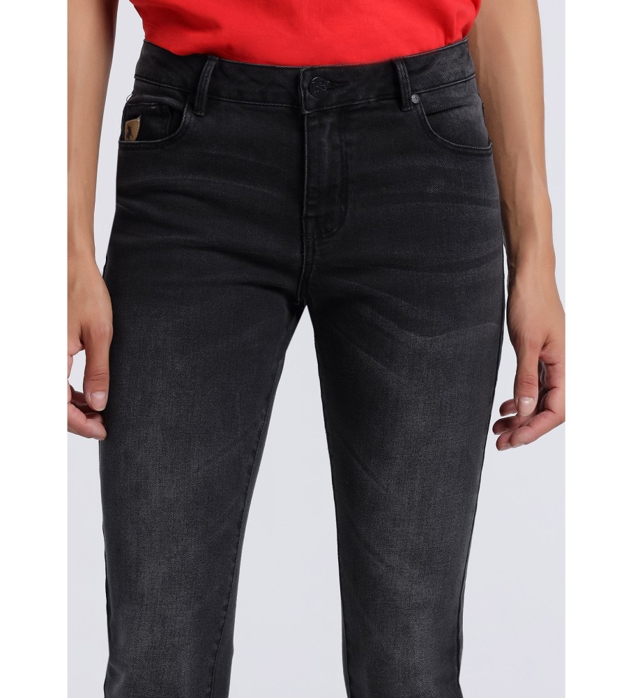 Calça jeans básica preta da Lois Jeans