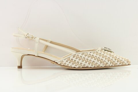 Guess Pumps