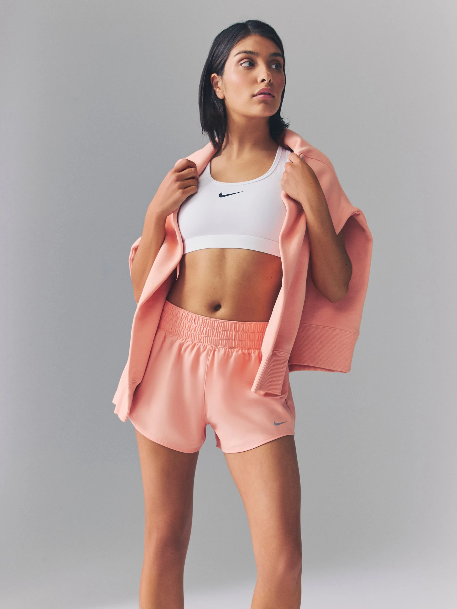 Abrikoosoranje - Nike One Dri-FIT 3 inch short met halfhoge taille en geïntegreerde slip