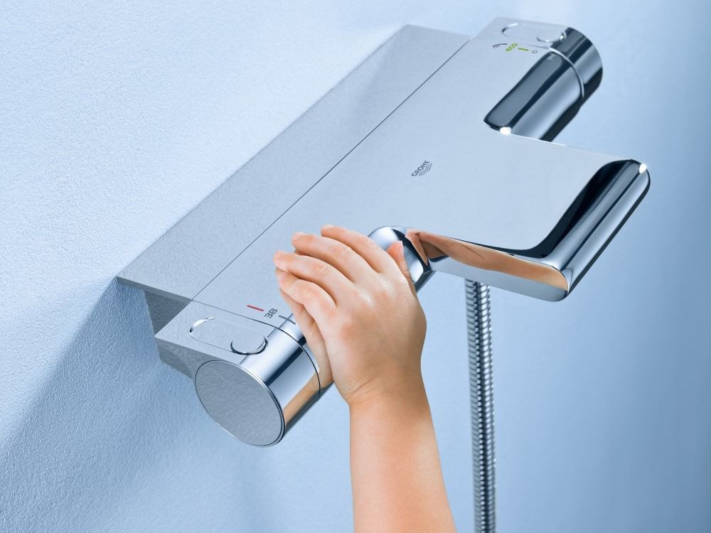 Grohe Grohtherm-2000 badkraan thermostatisch m. koppelingen m. tray HOH=15cm chroom