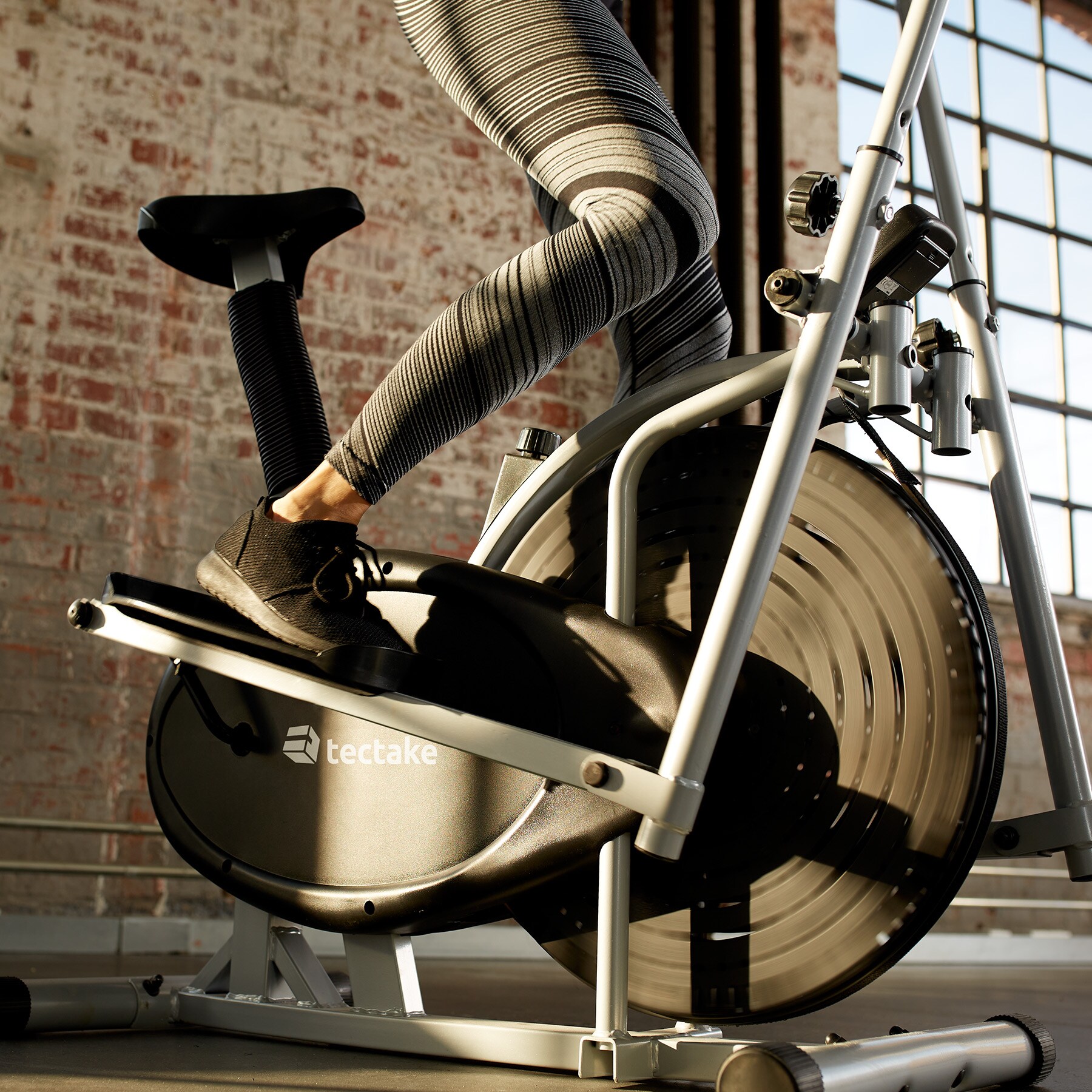 tectake® Crosstrainer, 2 in 1, stufenlos einstellbar, gepolsterte und höhenverstellbare Griffe, rollbar, inklusive Trainingscomputer