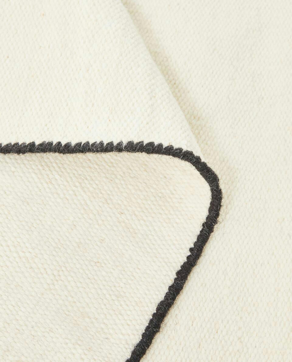 TAPETE DE LÃ COM OVERLOCK