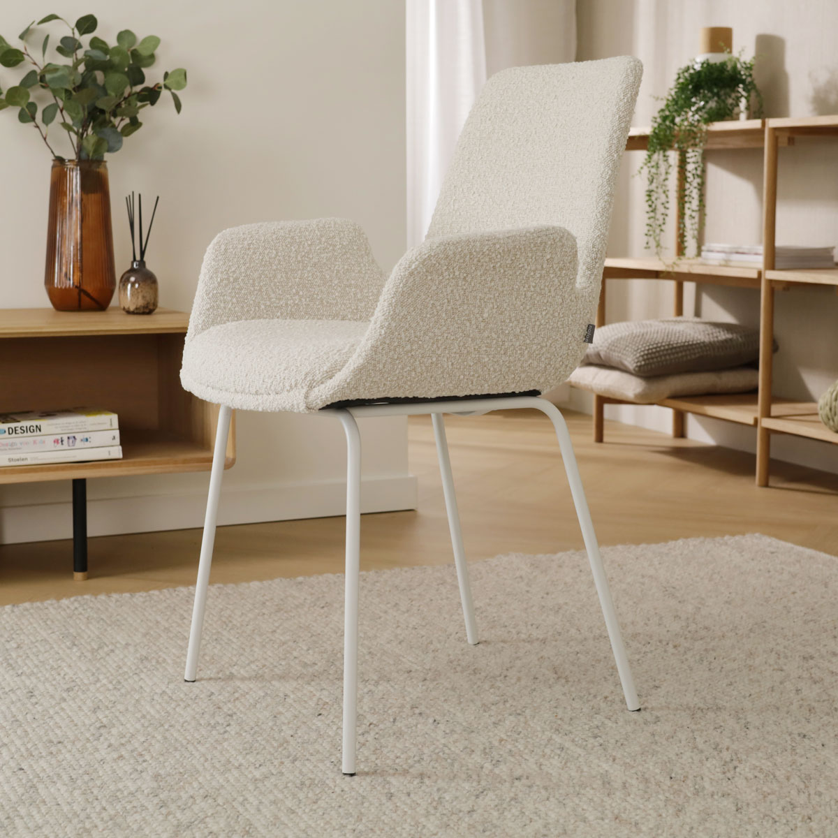 Eetkamerstoel Nora-Eef bouclé beige - wit onderstel
