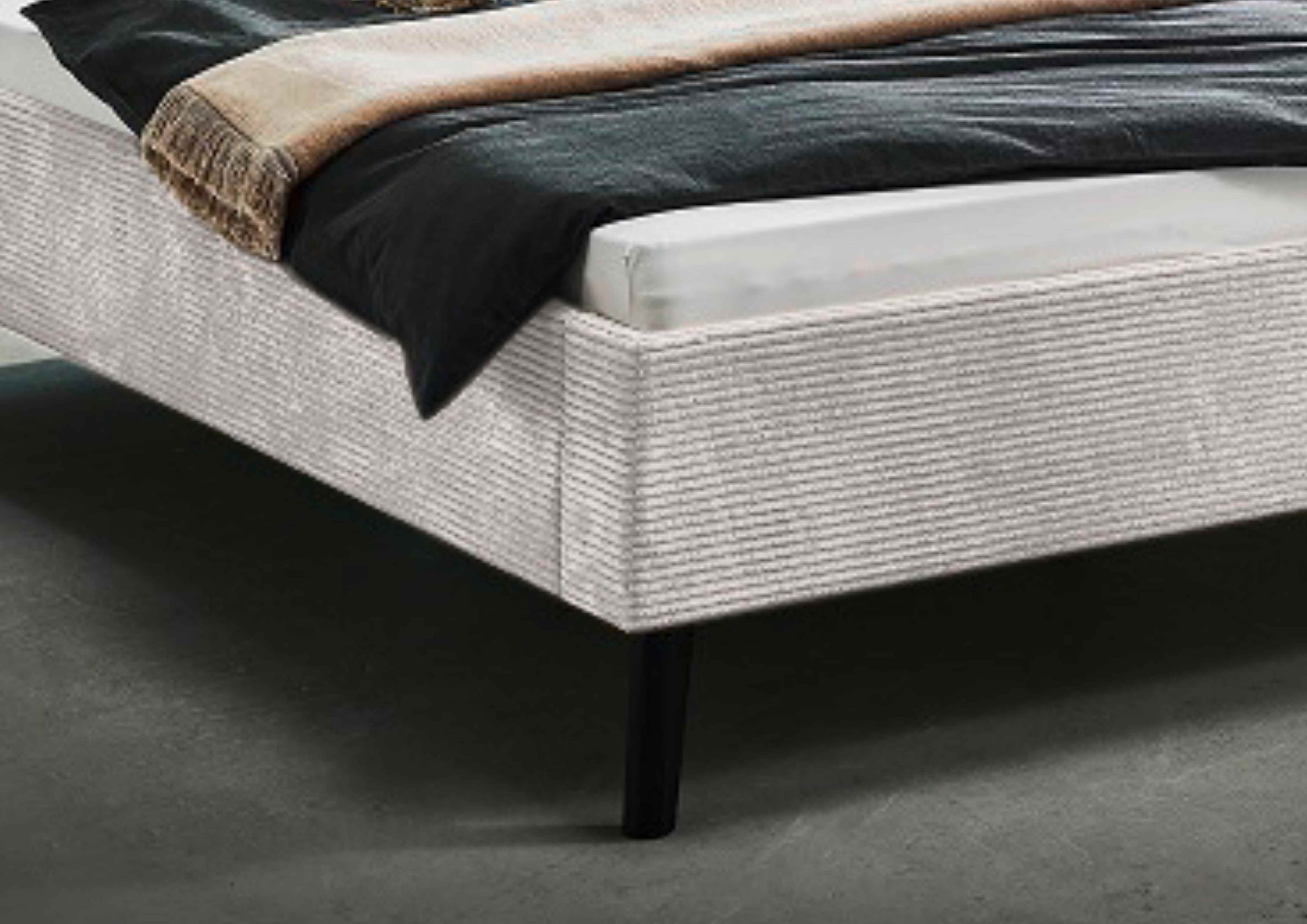Polsterbett 180 x 200 Viola Bettgestell mit Kopfteil Beige