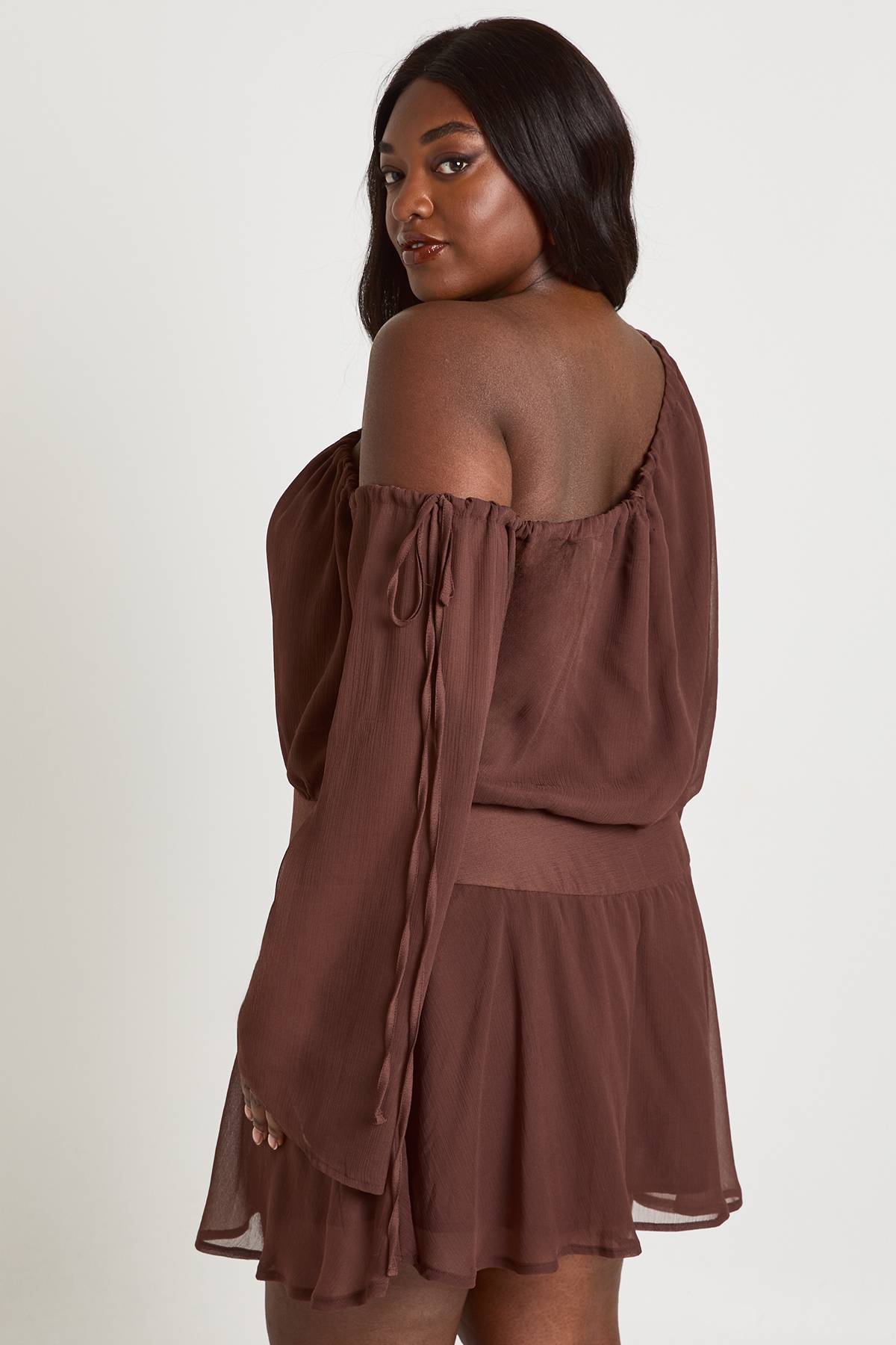 boohoo Robe Patineuse Asymétrique En Mousseline Grande Taille