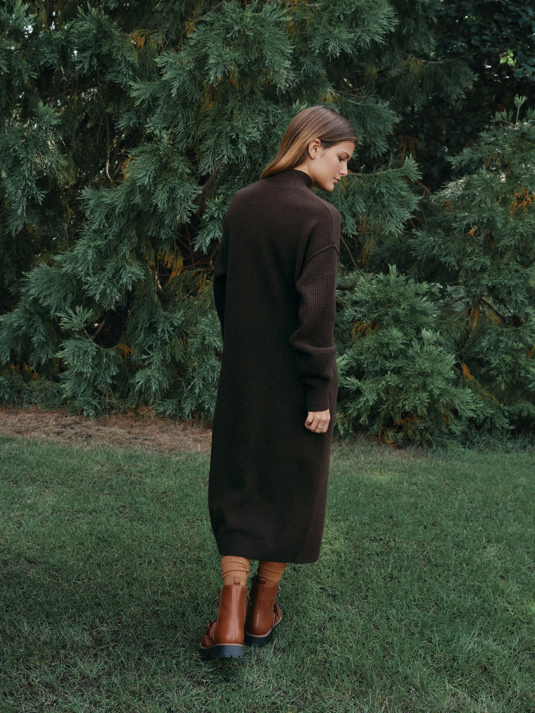 Chocoladebruin - Stand Neck Knitted Midi Jumper Dress