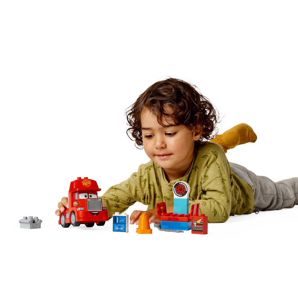 LEGO DUPLO Disney Cars Mack bij de race 10417