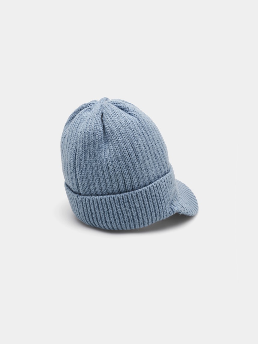 Gorro canelado com pala