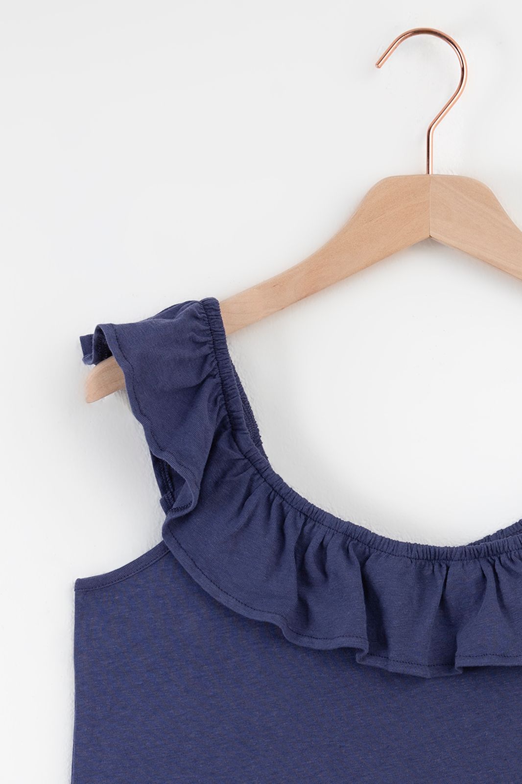 Donkerblauw singlet met ruffles