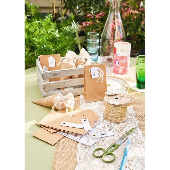 Chemin de table en jute et centre en dentelle - l.28cmxL.3m
