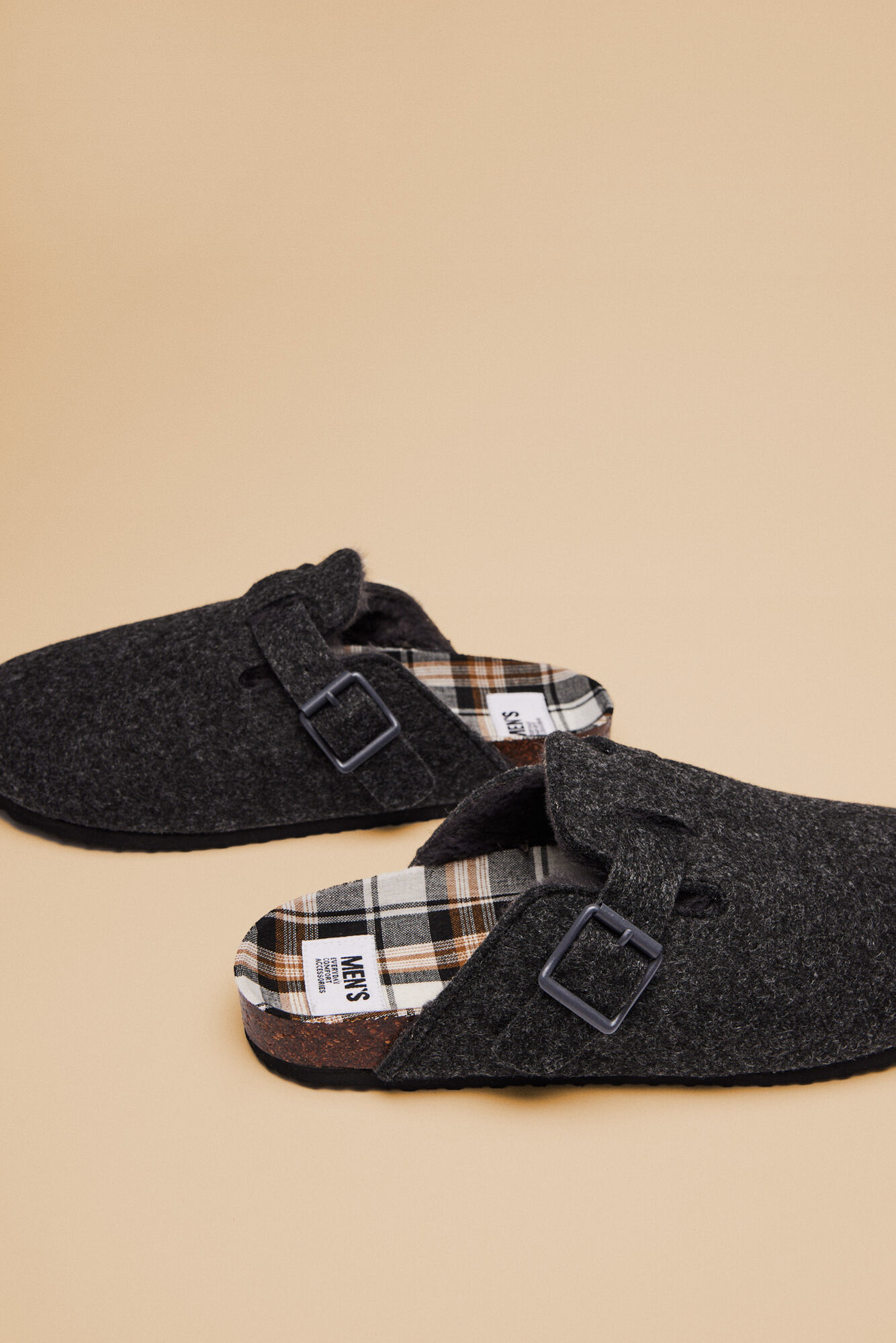 chinelo de tamanco xadrez peludo