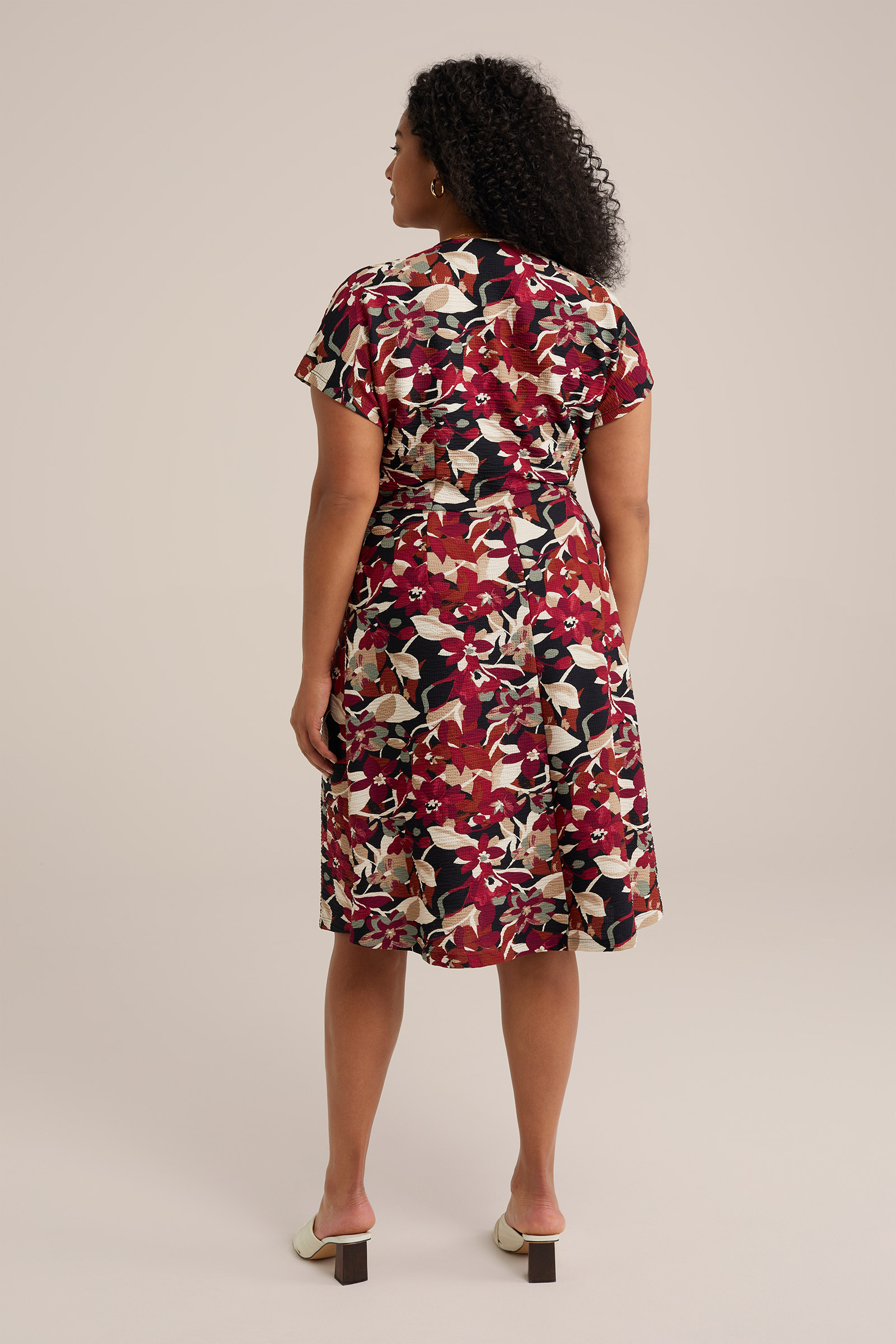 jurk met flatterend knoopdetail - Curve WE Fashion Bordeauxrood