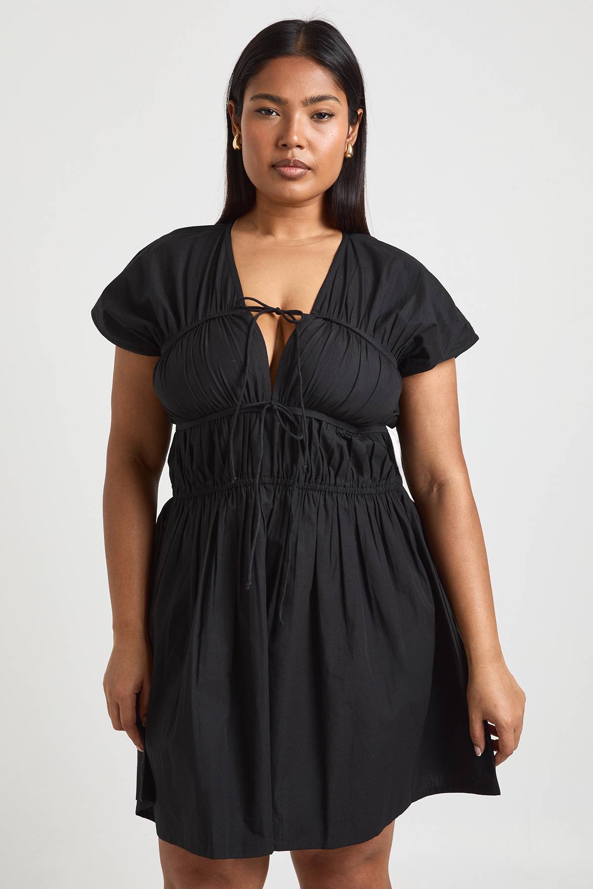 boohoo Robe Mini Froncée En Popeline De Coton Grande Taille