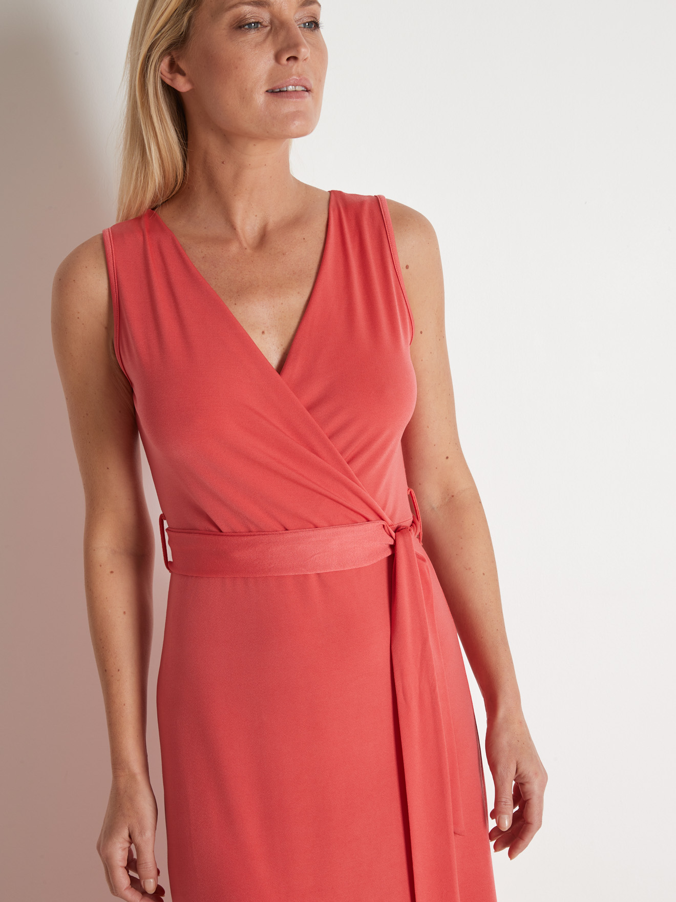Robe longue sans manches en maille