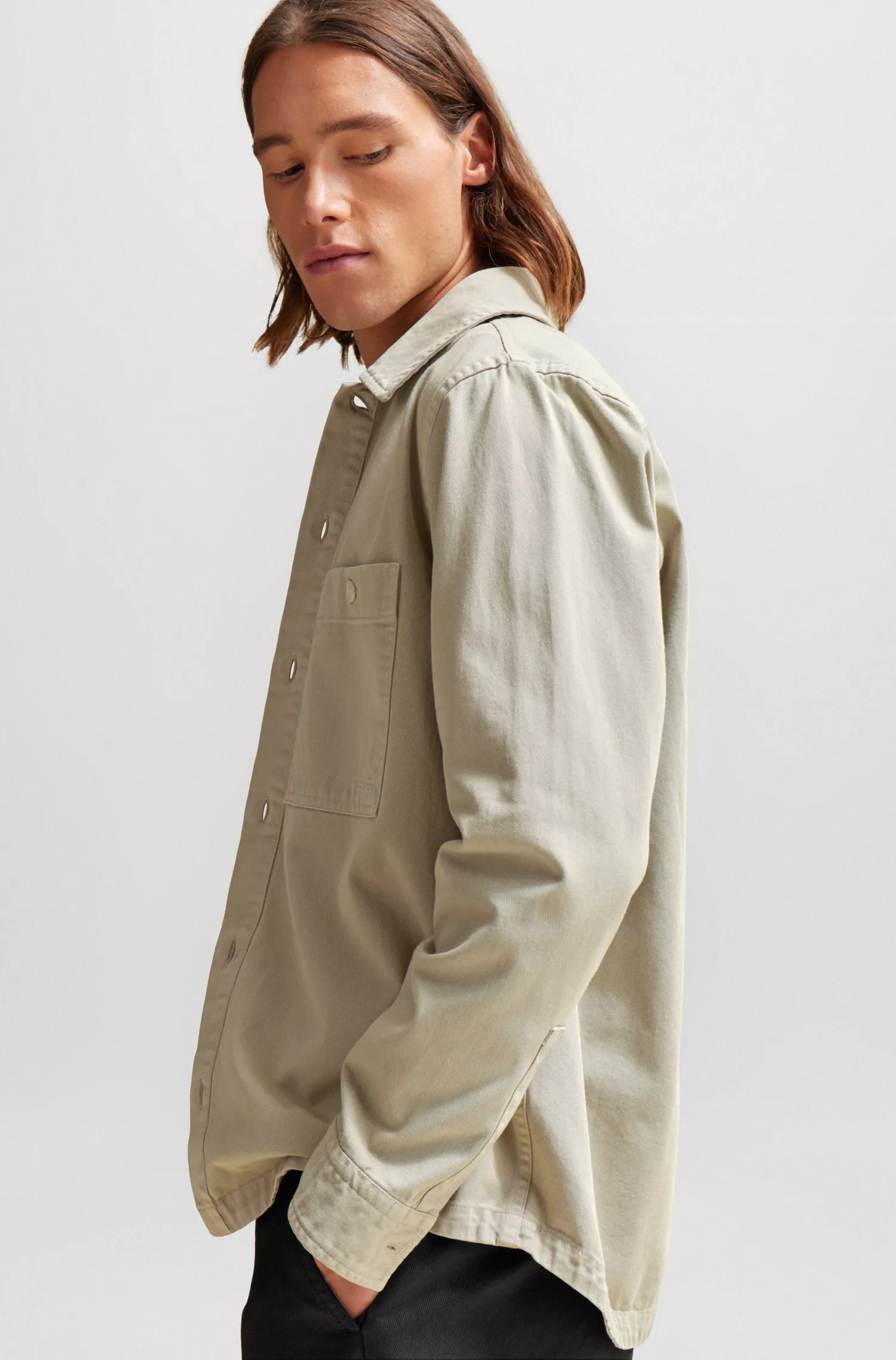 Sobretudo BOSS laranja, modelagem oversized, em sarja de algodão.