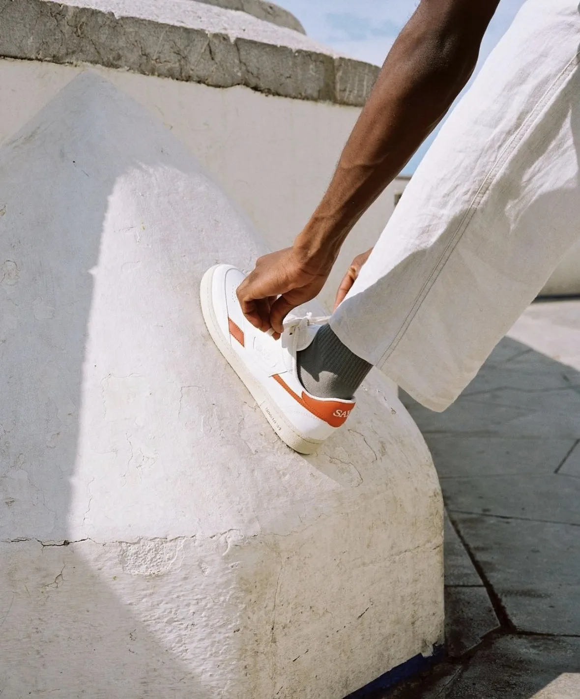 Baskets Modelo 89' naranja Saye