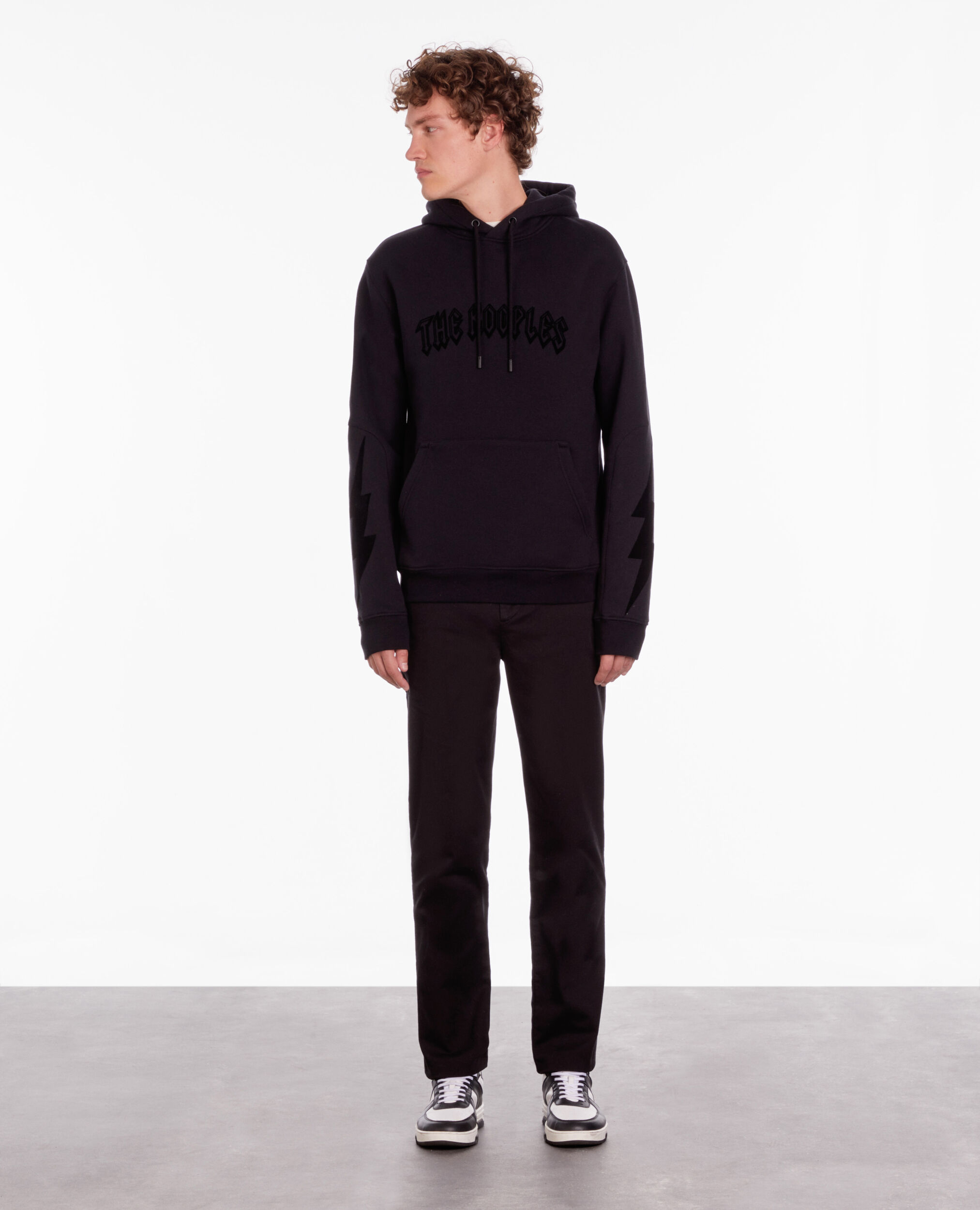 Sweatshirt à capuche noir avec flocage