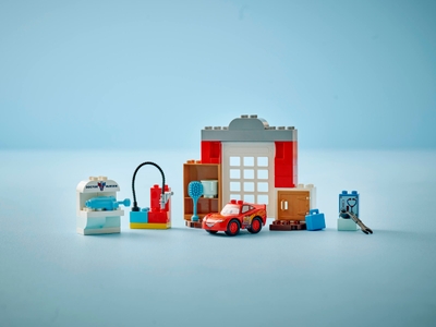LEGO McQueens bezoek aan Docs garage (10456)