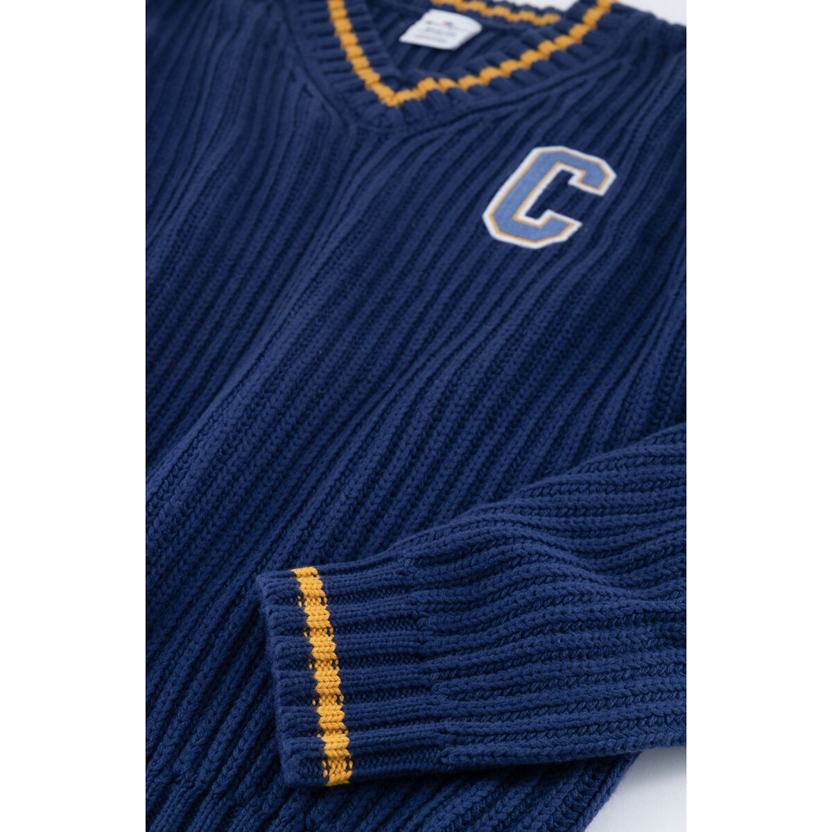 Camisa CHAMPION com gola V e logotipo