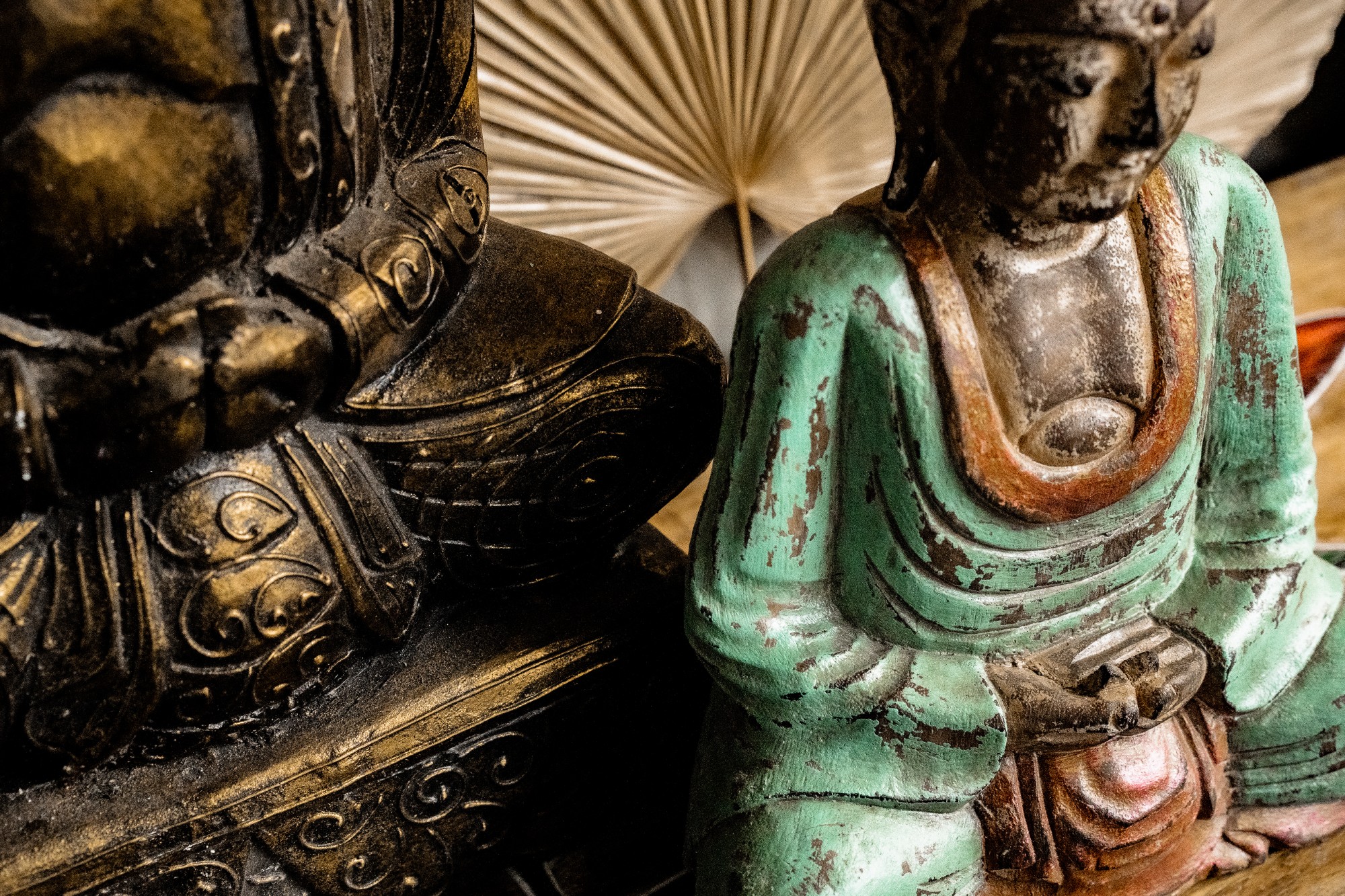 Holzfigur 'Meditierender Buddha', türkis, H 30 cm, B 25 cm, L 13 cm von fischer's lagerhaus