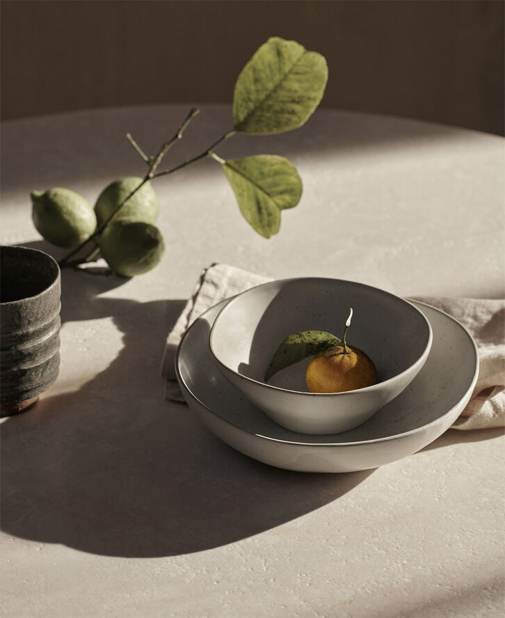 ferm LIVING Flow Bowl - Large - Off-white Speck Off-white speckle
