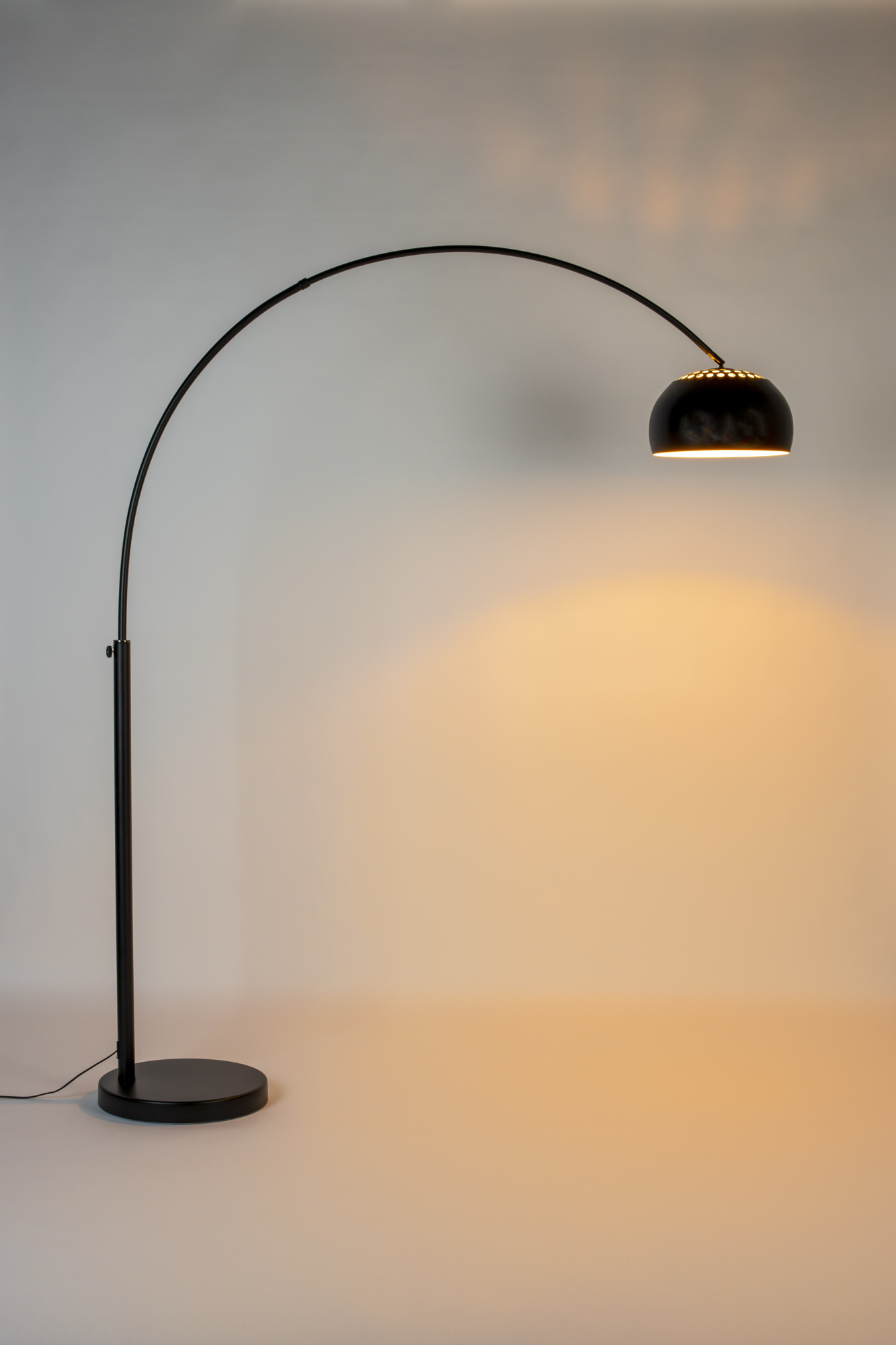 Metal Bow Vloerlamp zwart